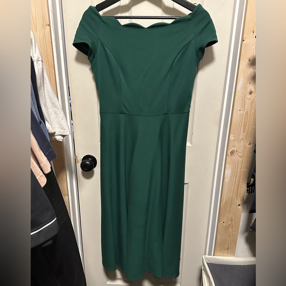 Good condition - smoke free - size m- bottom is flow like.